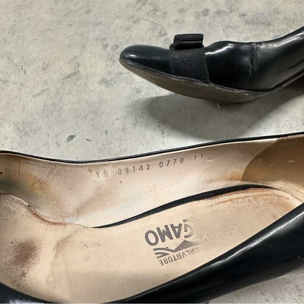 Salvatore Ferragamo Vara Bow Pump Black 11B - Picture 6 of 13